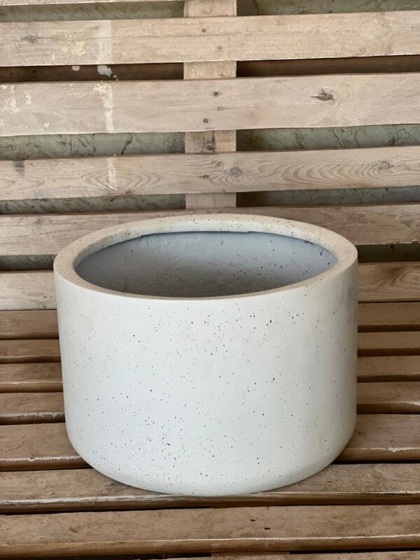 Upole fibreglass pot